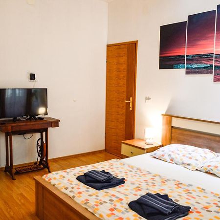 Charming Marine Style Apartment Đảo Đảo Cres Ngoại thất bức ảnh